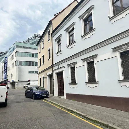 Blue House - Old Town, Ac, Free Private Parking Apartment