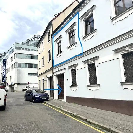 Blue House - Old Town, Ac, Free Private Parking Apartment